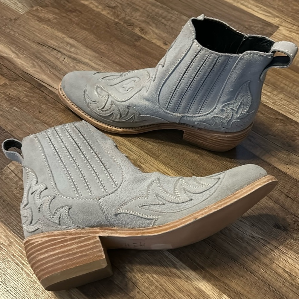 Ice Suede Lark Liberty Black Bootie Size 9, Fit Like 9.5